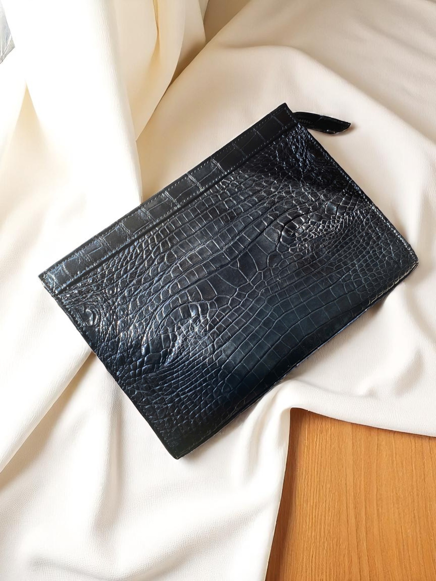 Clutch cầm tay da cá sấu