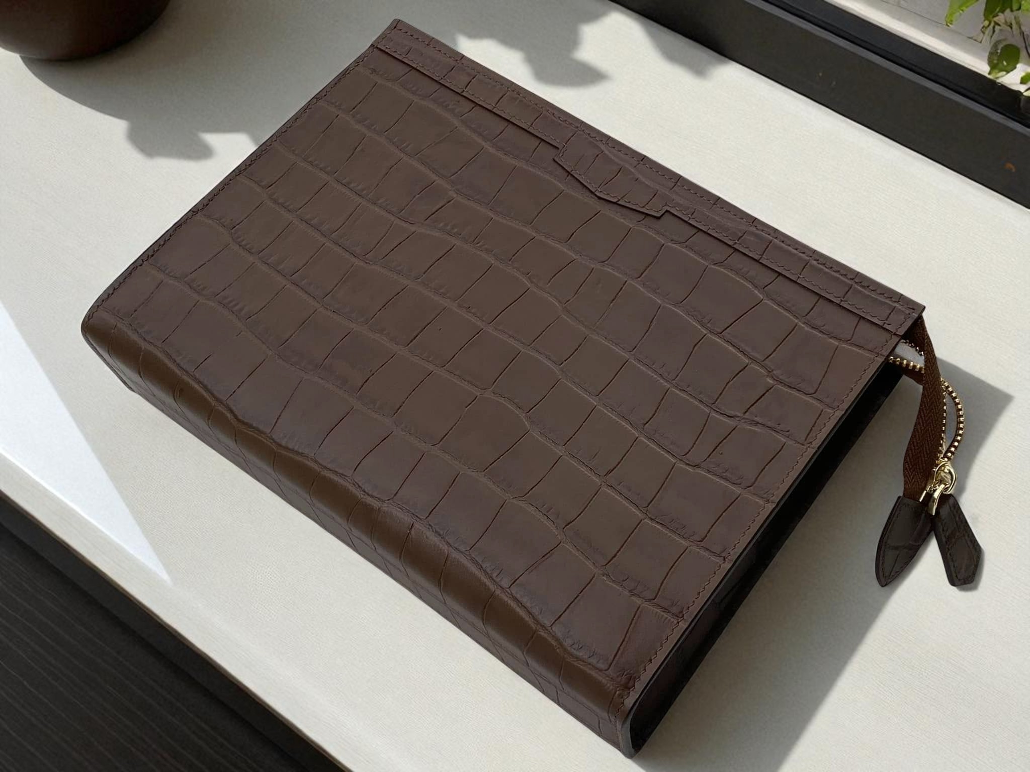 clutch cầm tay da cá sấu khâu tay thủ công